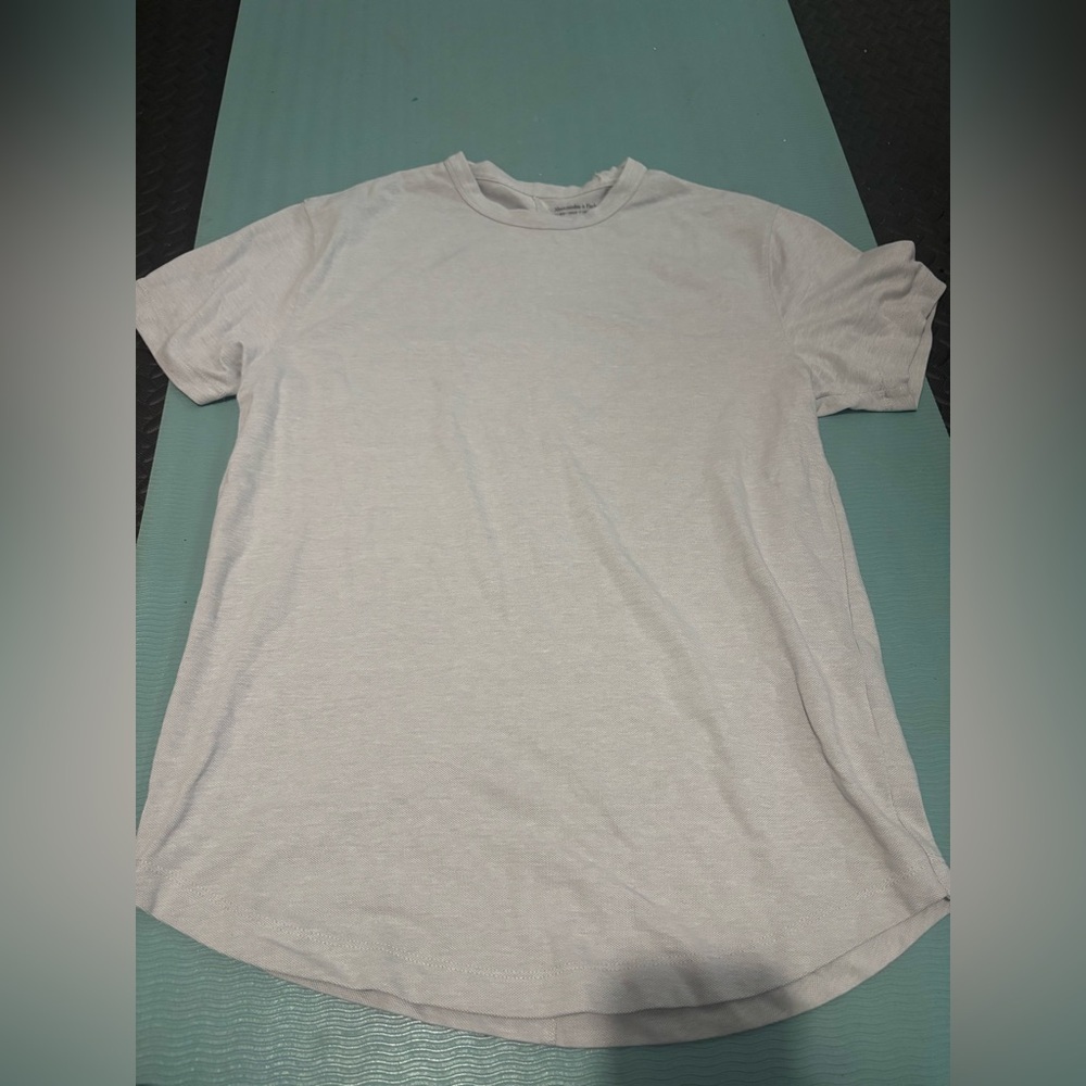 Abercrombie & Fitch Light Gray Short Sleeve don’t sweat it collection size s